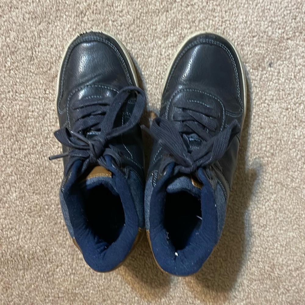 Children’s Place Boys Hightop Shoe Size 2